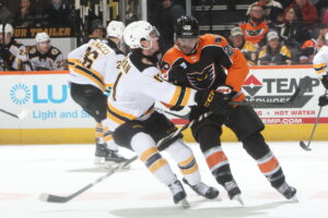 Bruins Withstand Phantoms Rally